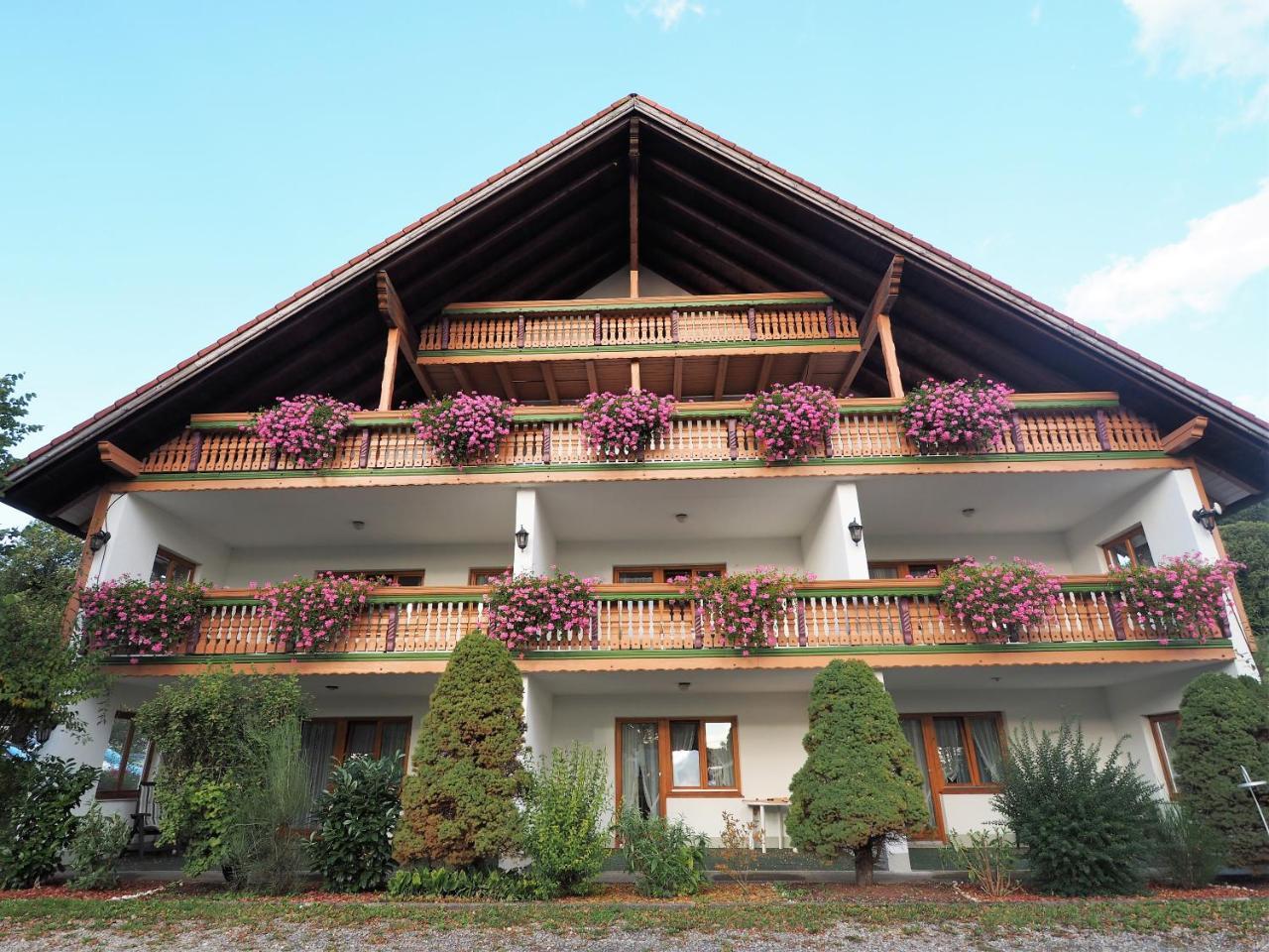 Landgasthof Zum Schwarzen Grat Isny im Allgau Ngoại thất bức ảnh